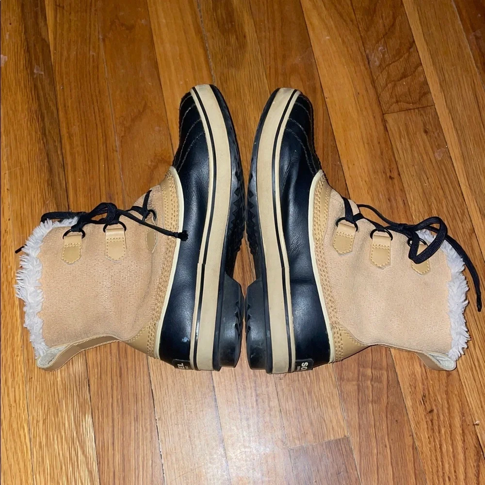 Sorel Tivoli Ankle Boots.  Size 8. Suede Upper.  Rubber Bottom. Duck Boots.
